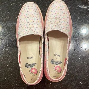 TOMS Special Edition “Randy’s Donuts” Shoes,